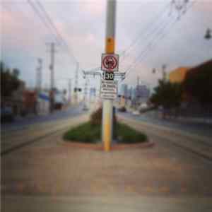 30 - The Moon Ain't So Far FLAC